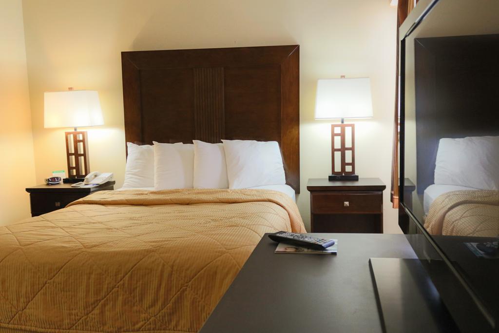 Frontier Hotel Houston Exterior photo