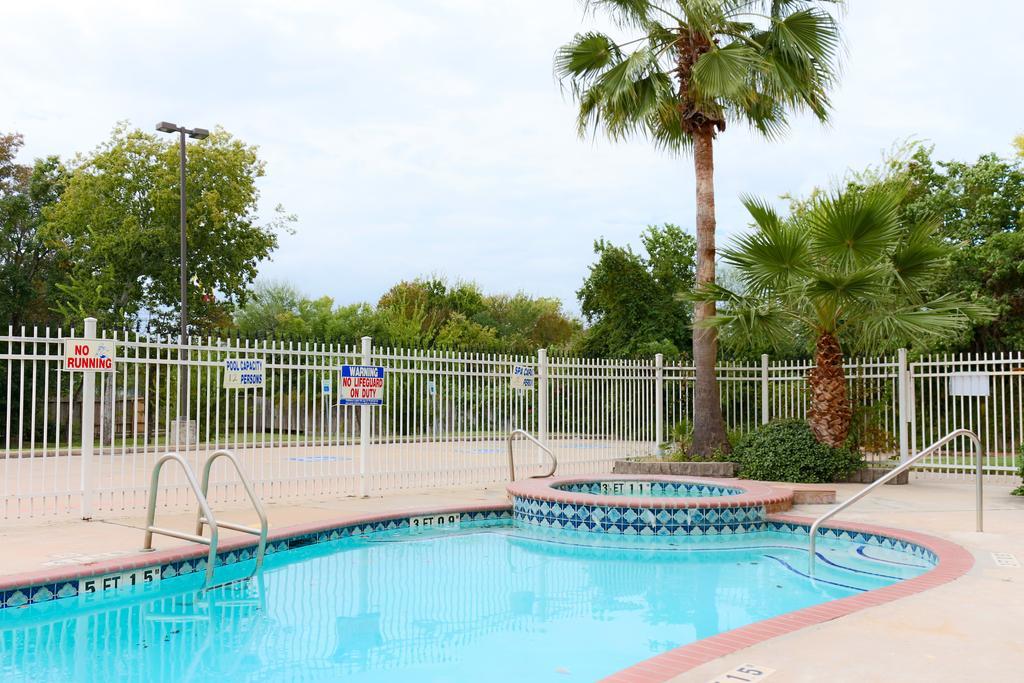Frontier Hotel Houston Exterior photo